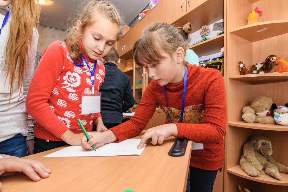 Ukraine: Education under shelling – a day at school for children living on the frontline