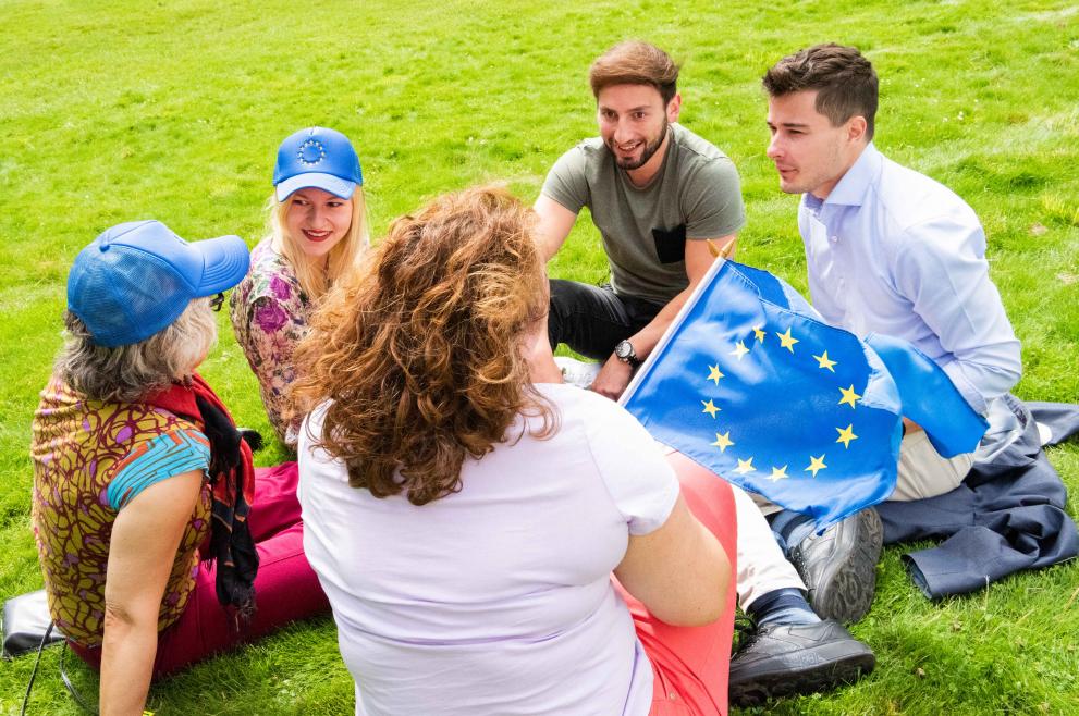 Young people with the European flag